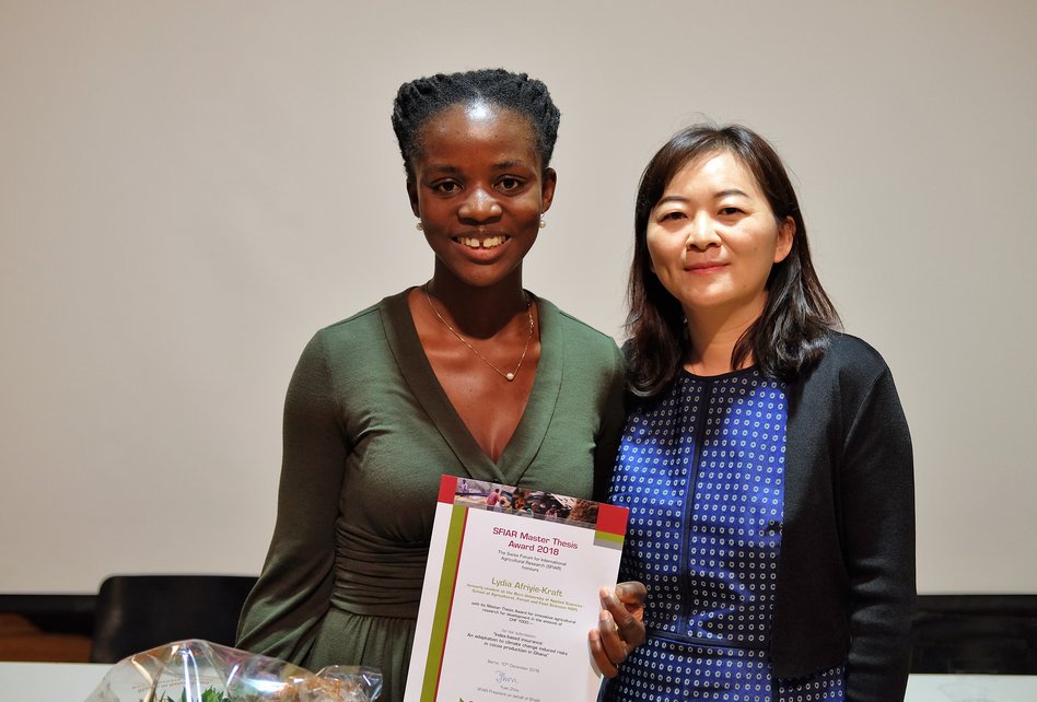 SFIAR Master Thesis Award winner Lydia Afriyie-Kraft with SFIAR President Yuan Zhou